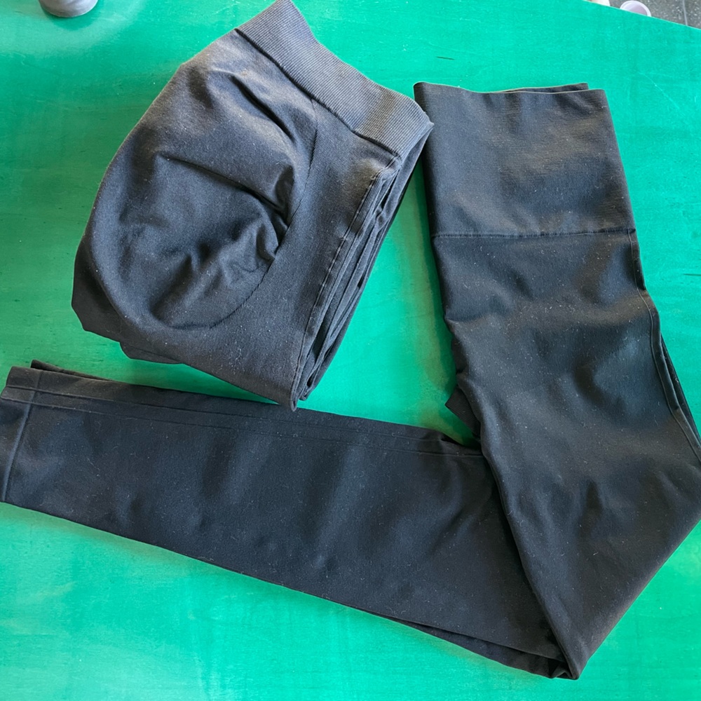 3 pairs of BLANQI maternity leggings. Black, size small, great condition!!!